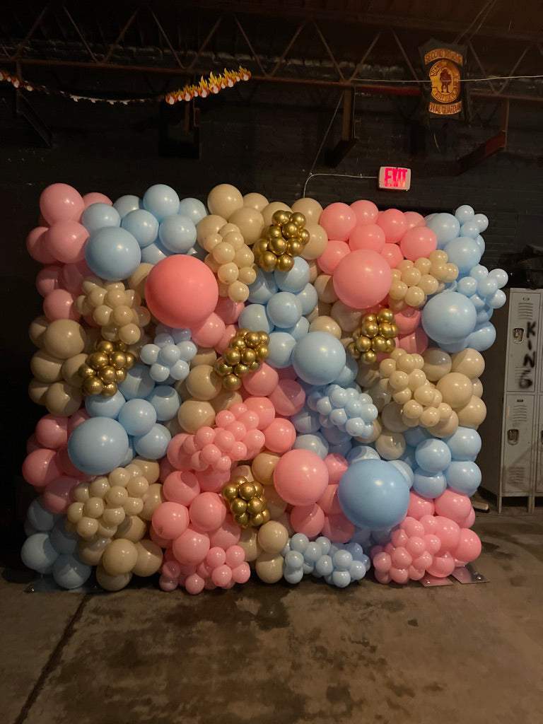 balloon-decor-wall-for-your-next-birthday-party-blissful-journeys-hampton-roads-va