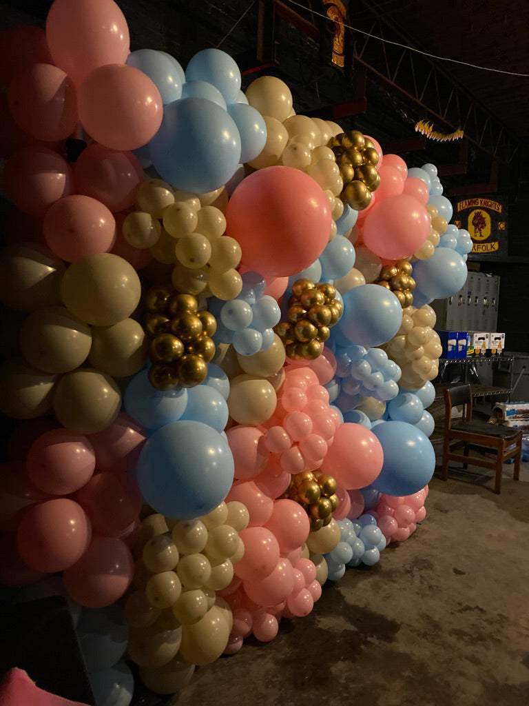 balloon-decor-wall-for-your-next-birthday-party-blissful-journeys-hampton-roads-va